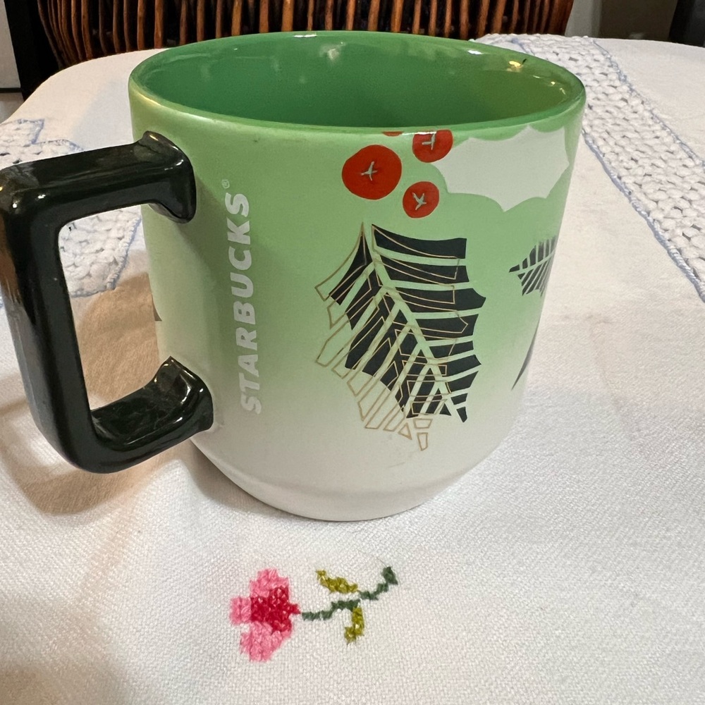 Starbucks 2020 Christmas Coffee Mug Green Holly Berries Mistletoe 14oz
